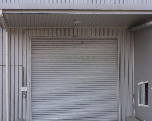 工業(yè)門(mén)、車(chē)庫(kù)?